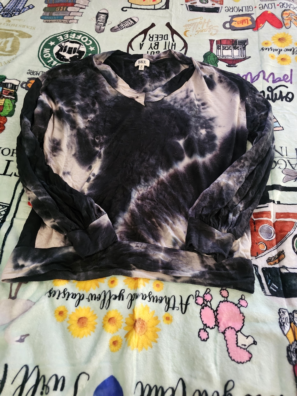 BKE Black & White Tie-Dye V-Neck Pullover